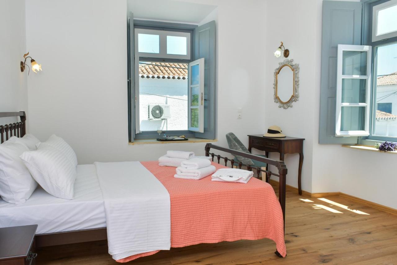 Mansion Dasi Bed & Breakfast Spetses Town Exterior photo